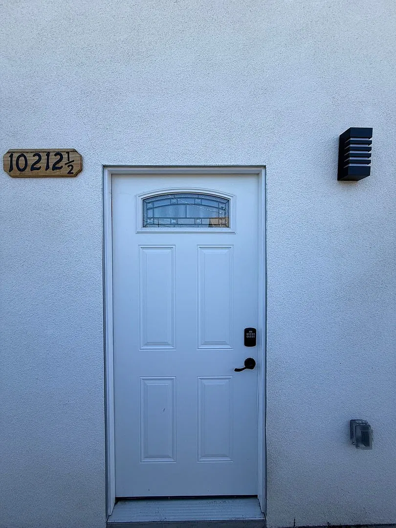 10214 Omelveny Ave — Photo 1