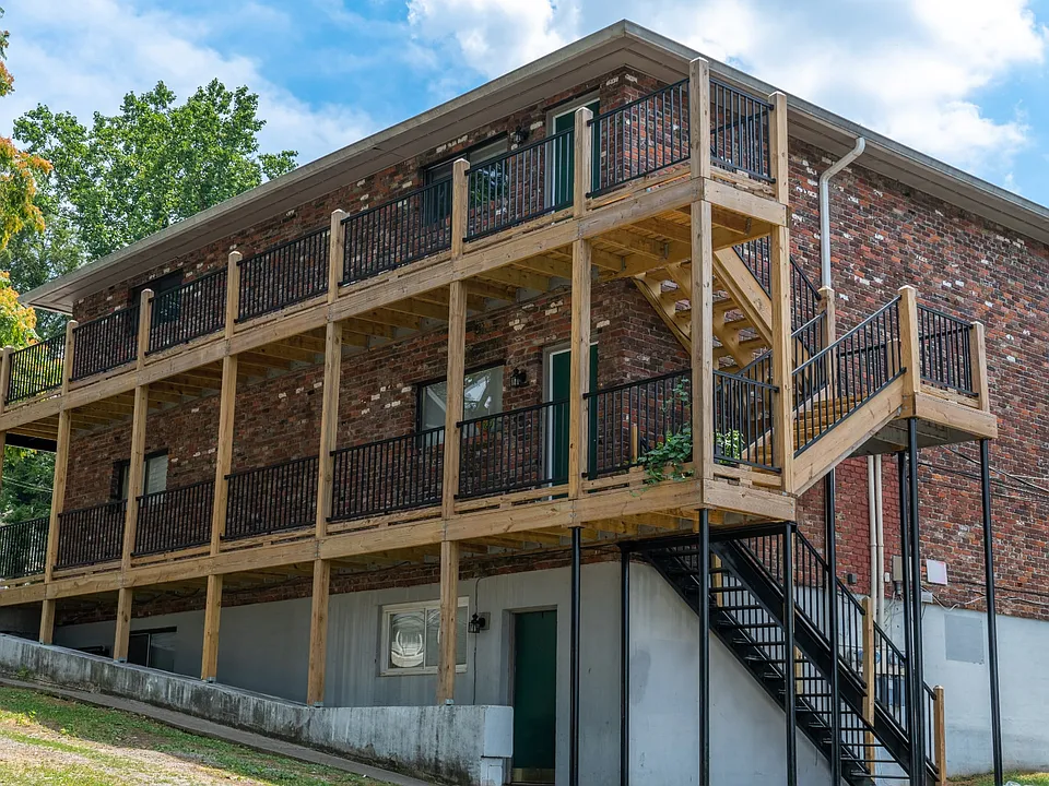 1309 Forest Ave #4
