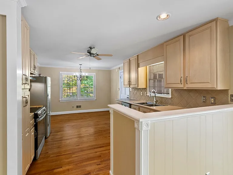 4909 Northwood Lake Dr E — Photo 11