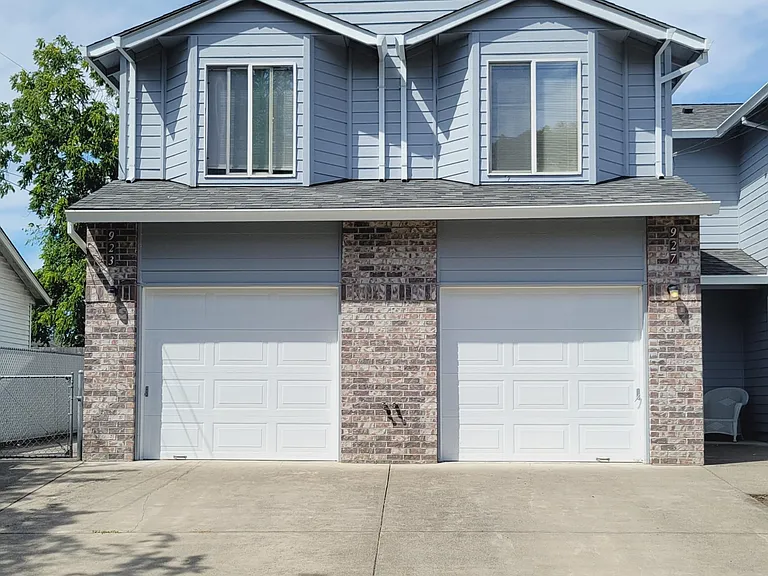 927 SE Tenino St — Photo 3