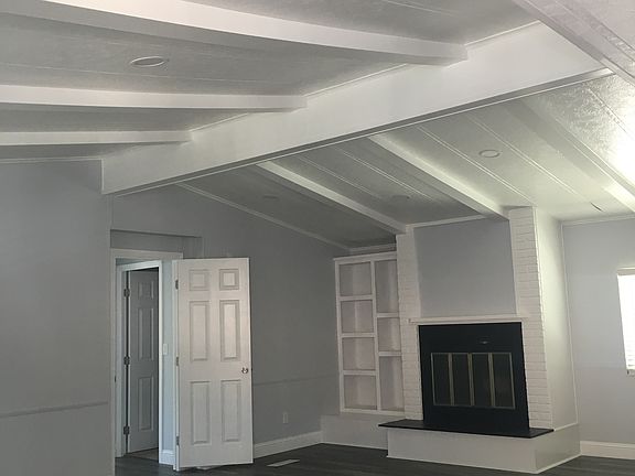 3rd image of 1456 E Philadelphia Ave #425