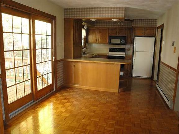 5th image of 537 Clinton St