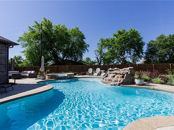 4th image of 6102 Sommerset Ct
