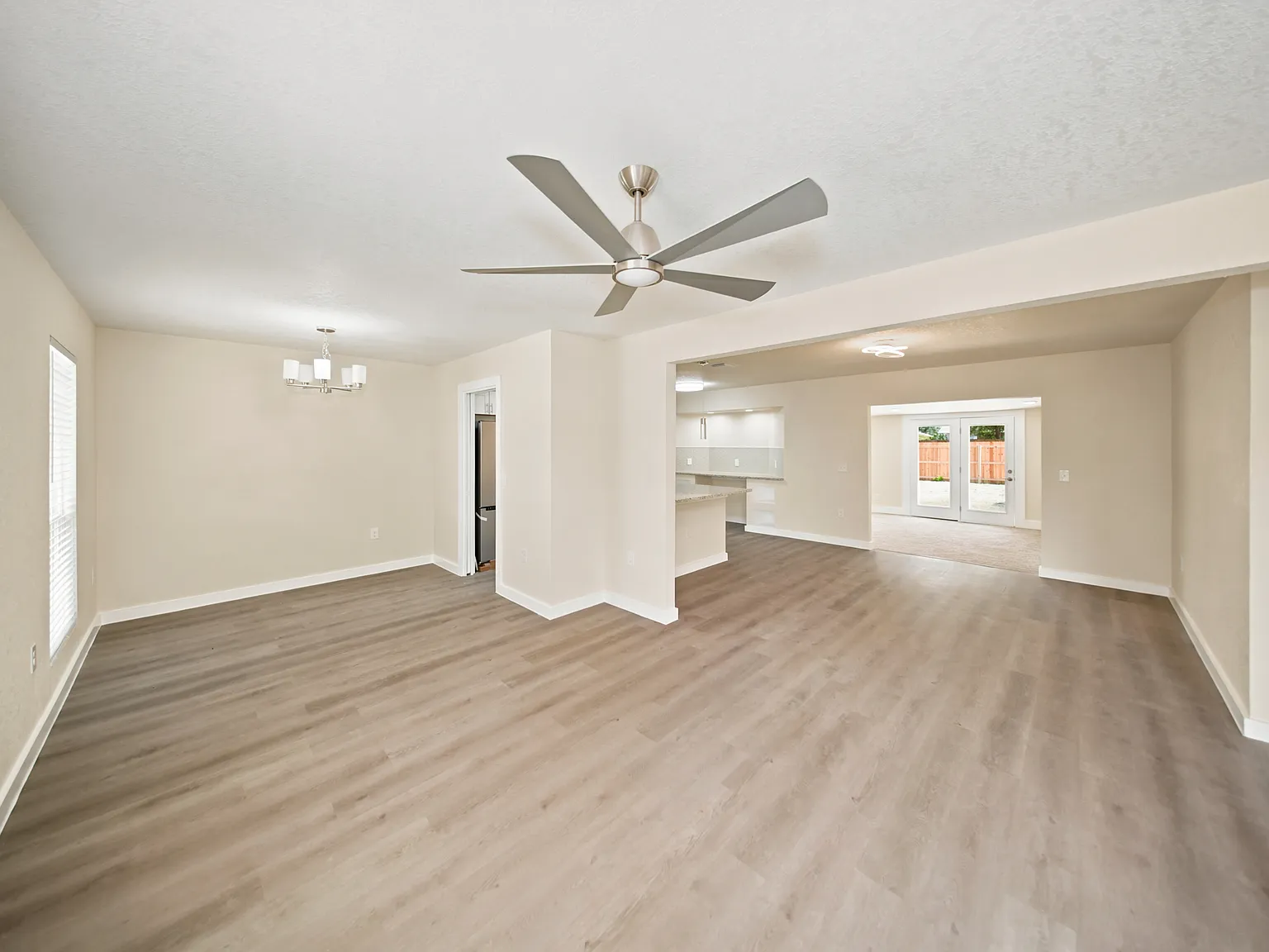 4 bed, 2.5 bath, 1936 sqft, $2,300 — Photo 4