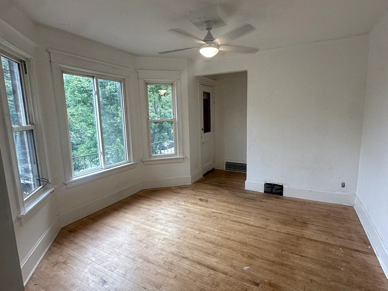 3 bed, 1300 sqft, $1,800 — Photo 4
