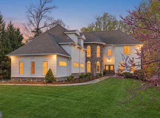 8228 Westchester Dr, Vienna, VA 22182