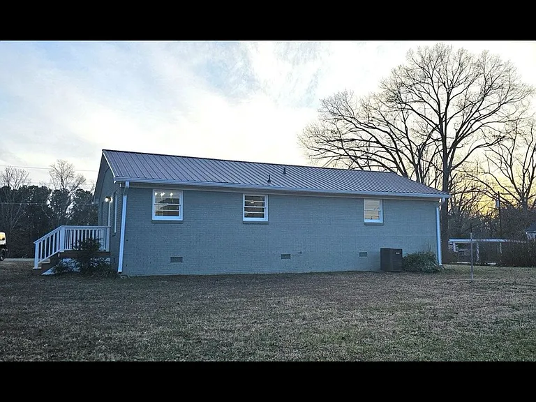 110 Franklin St — Photo 16