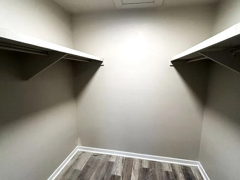 Riverbend Apartments — Photo 18