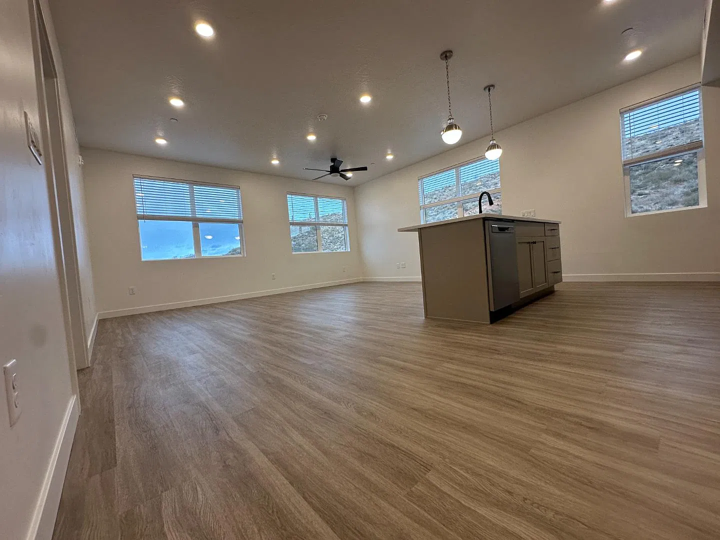 226 N Cliff Side Dr #L-305 - 226 N Cliff Side Dr #A-305 — Photo 3
