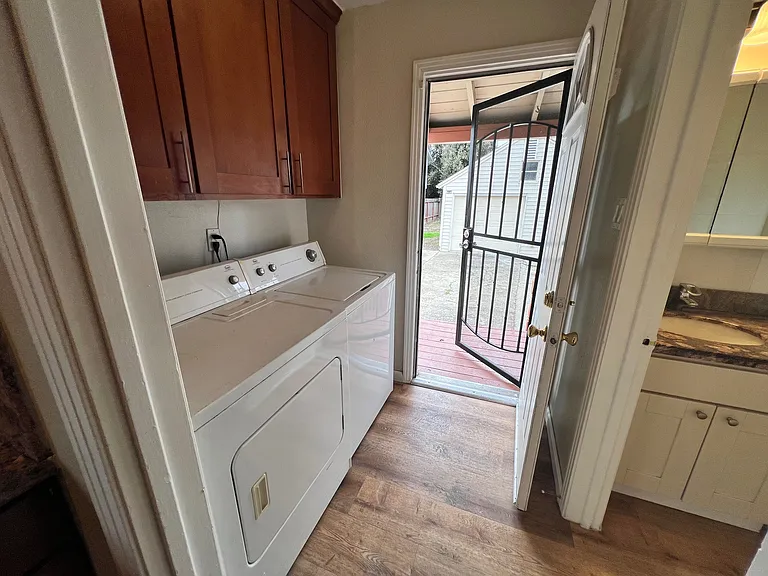 22887 Grand St — Photo 18