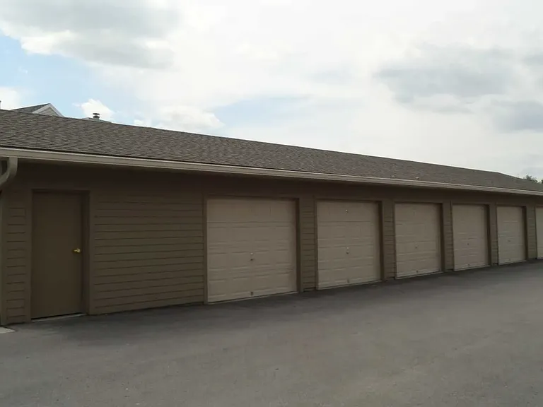 Elkhorn Ridge Apartments — Photo 1