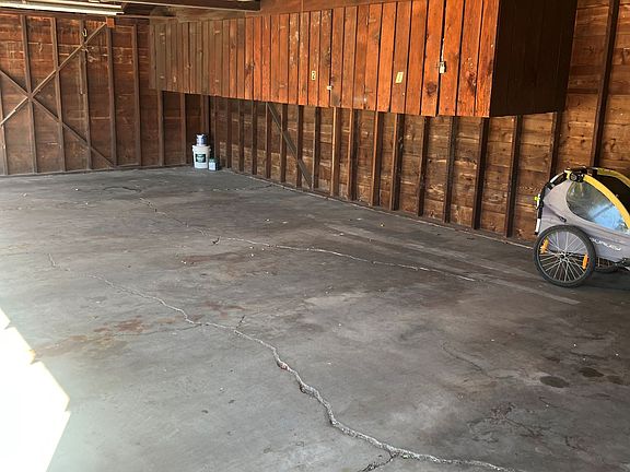 5th image of 922 Oak Ln APT 4