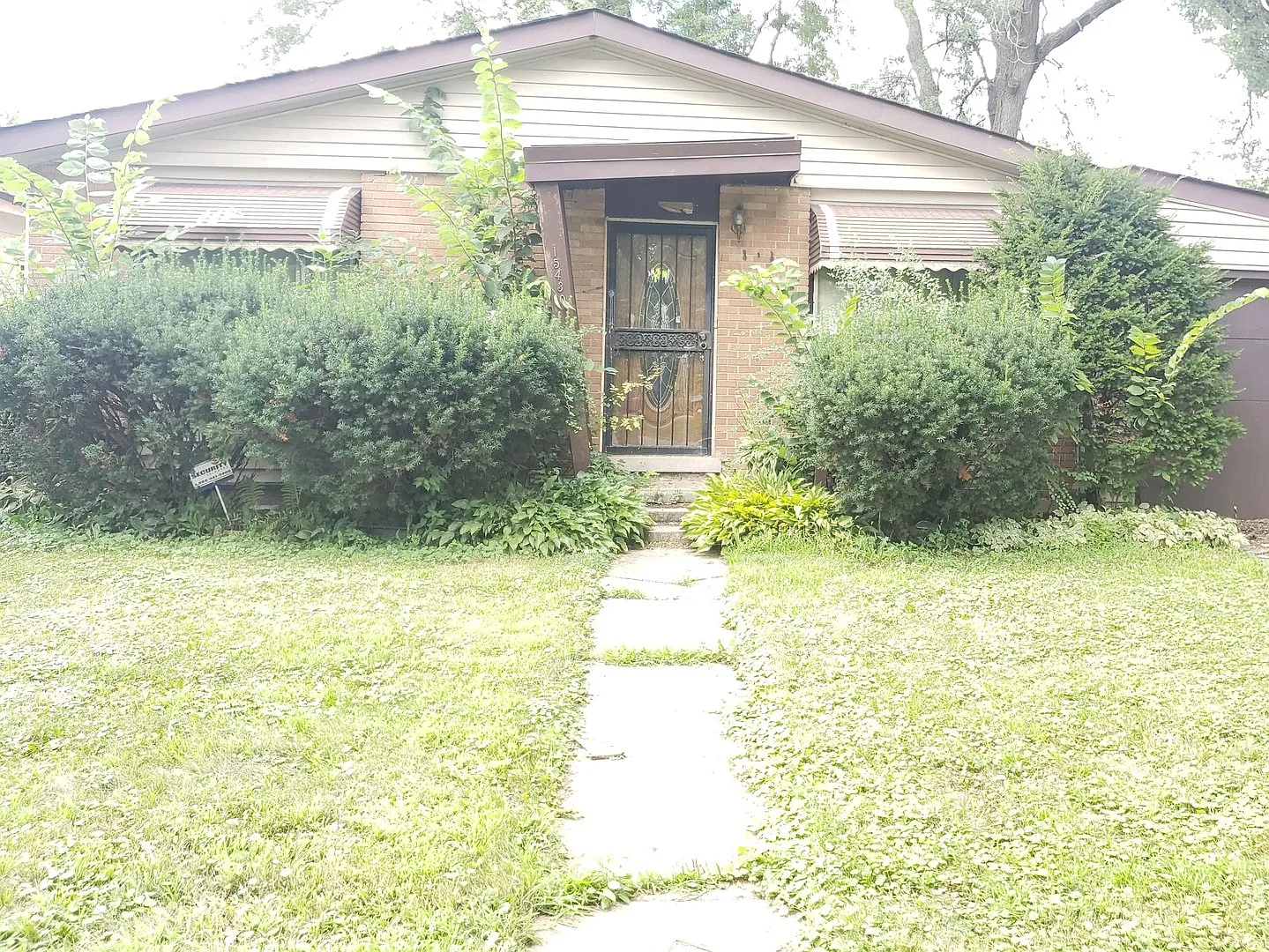 15430 Dorchester Ave photo 1