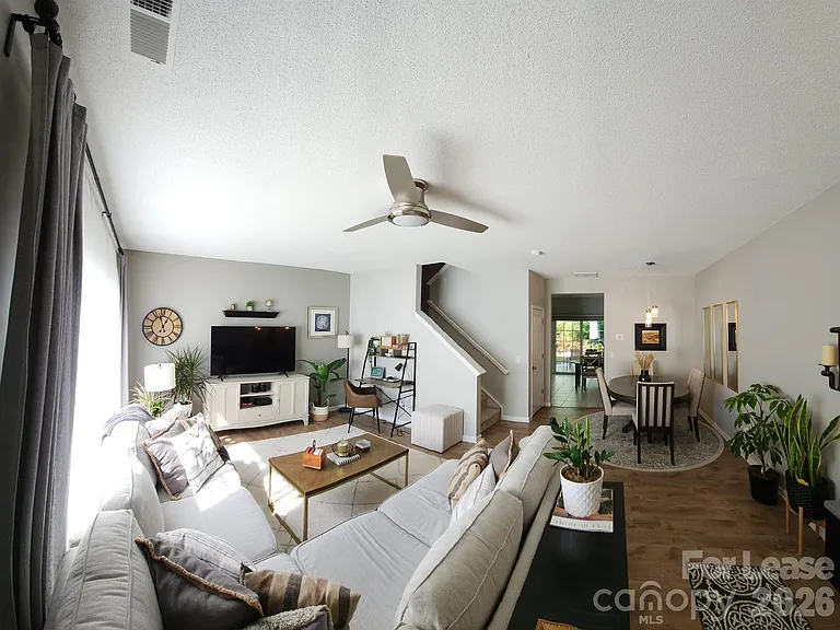 8049 Stoneham Ct — Photo 4