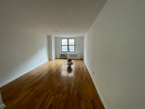 27 East 13th Street image 1 of 4