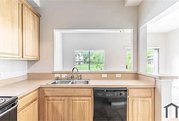 1600 Franklin Ave — Photo 7