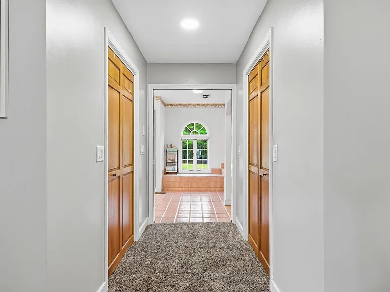 1126 Somerset Ln — Photo 32