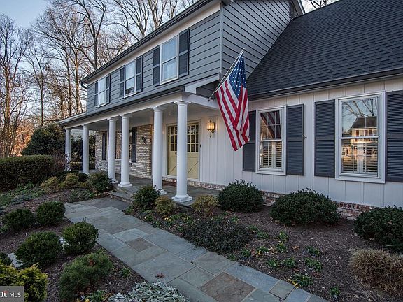 3rd image of 10820 Larkmeade Ln