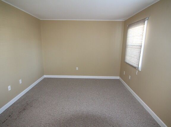 3rd image of 7604 Woods Ln Unit 19