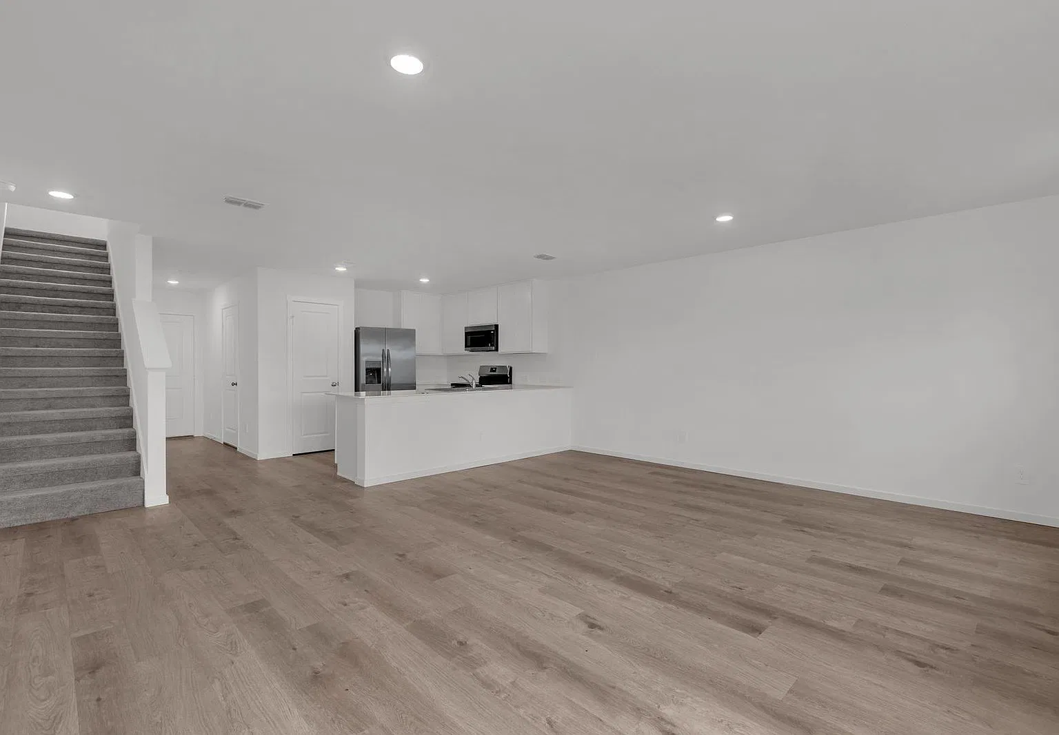 3 bed, 2.5 bath, 1378 sqft, $2,290 — Photo 3