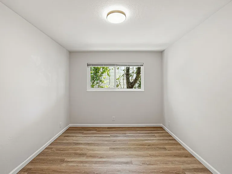 Birch Court — Photo 18