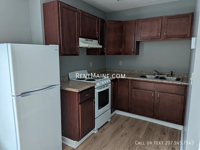 380 Hammond St #4 — Photo 1