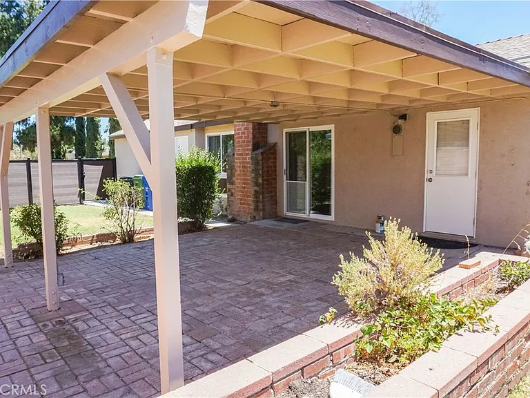 23003 Runnymede St — Photo 25