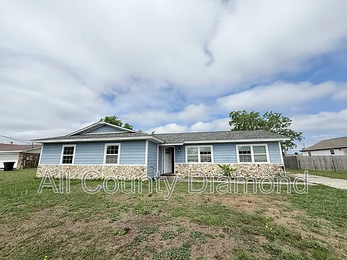 175 N Berthe Ave Photo 1