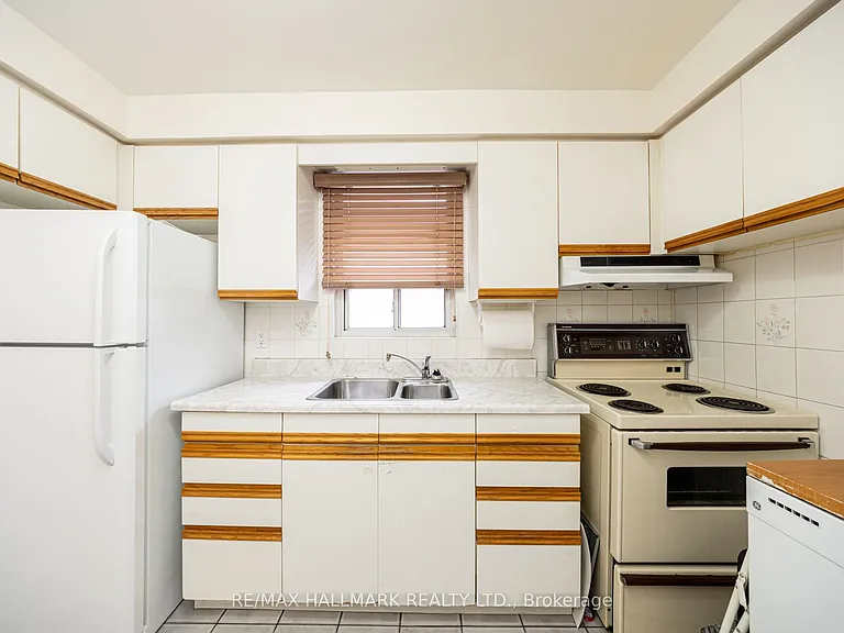 401 Ridelle Ave — Photo 6