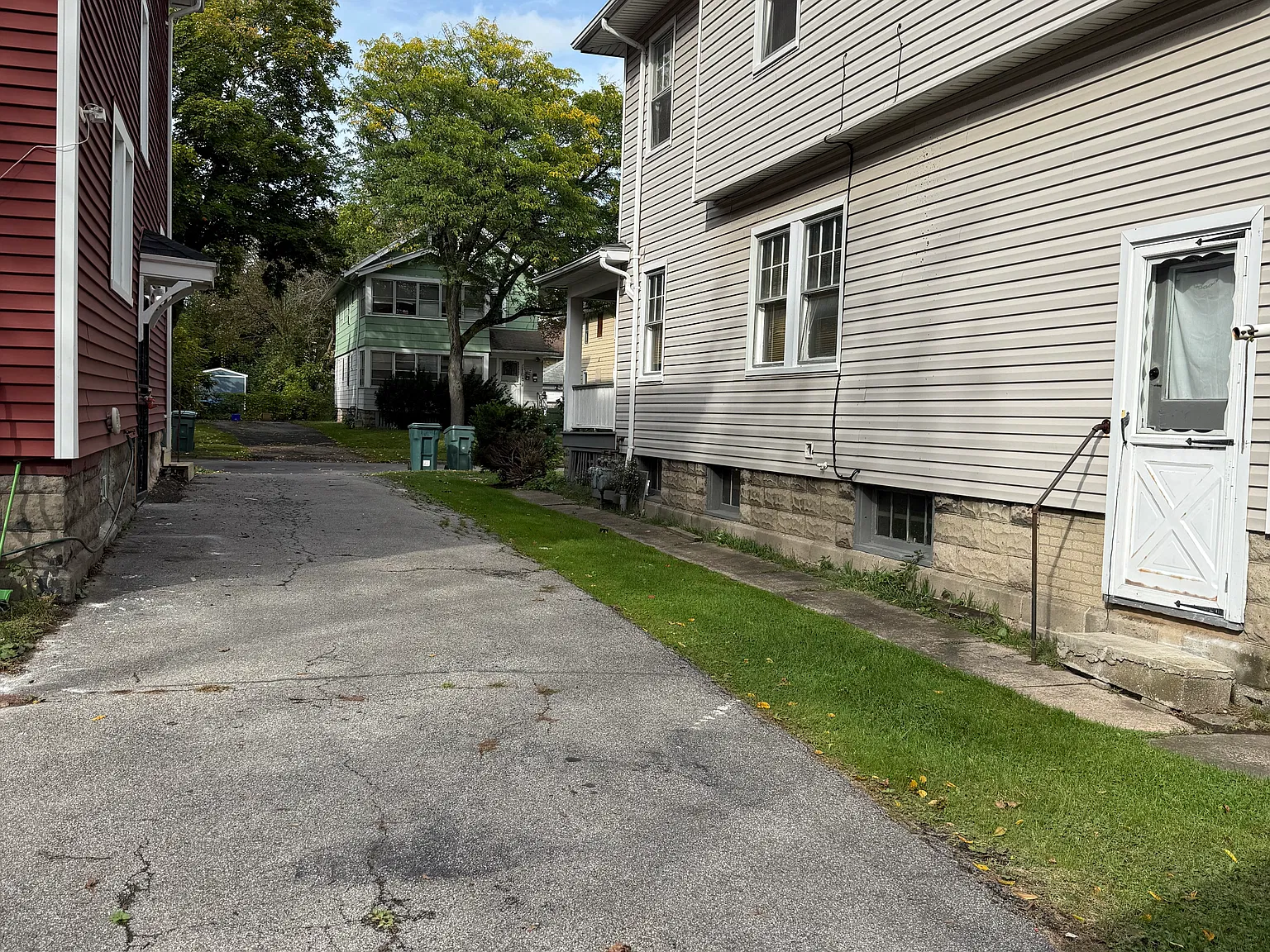 5 bed, $2,000 — Photo 2