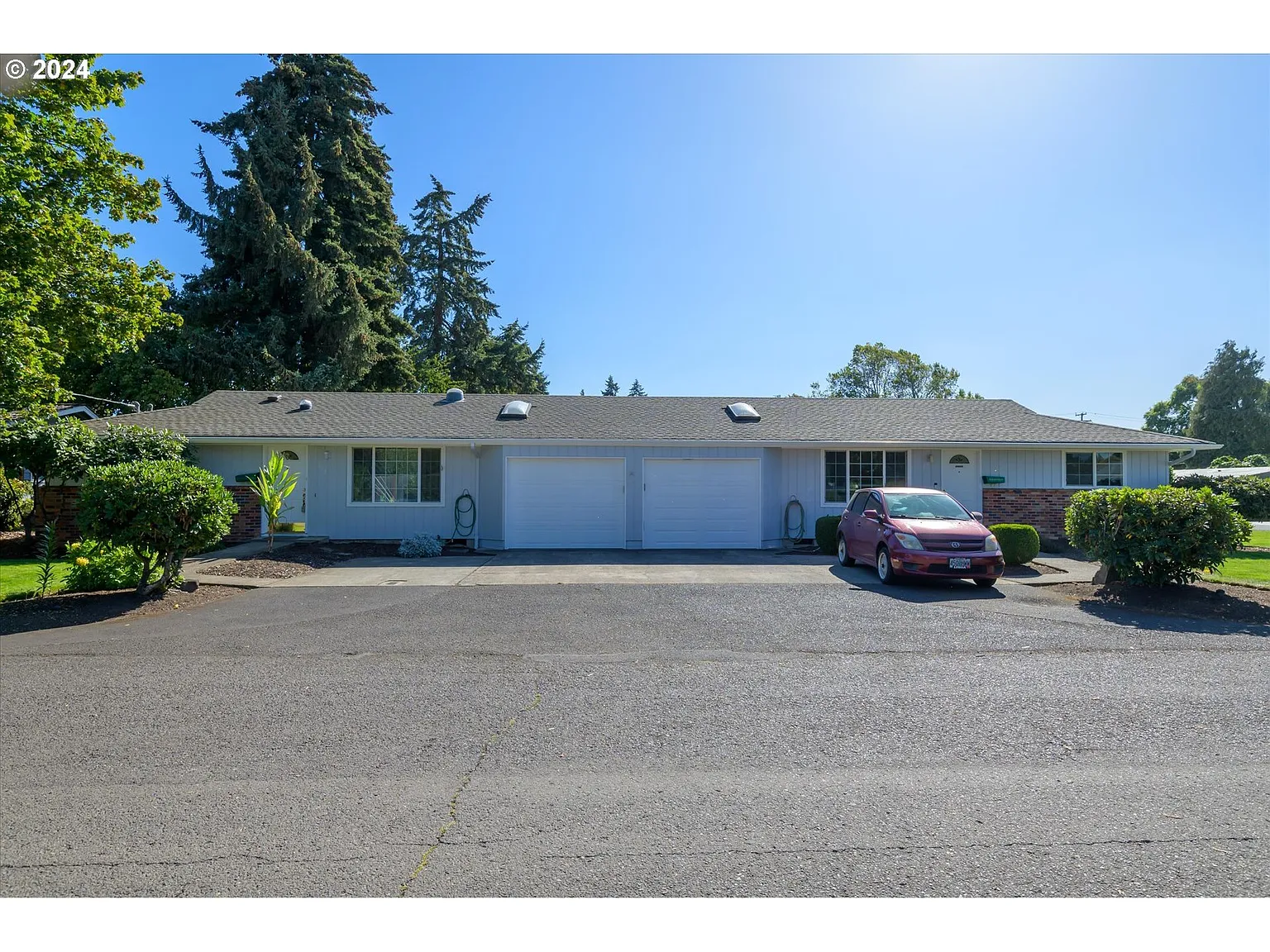 394 Rosewood Ave photo 1