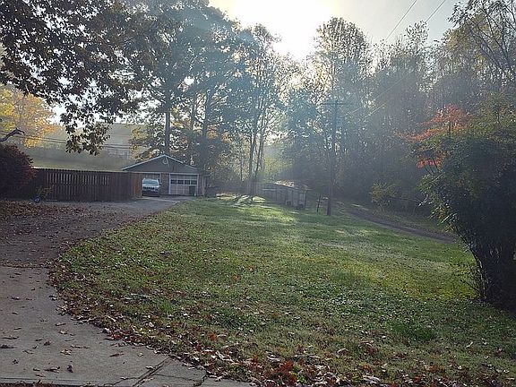 2nd image of 1528 Hull Ln