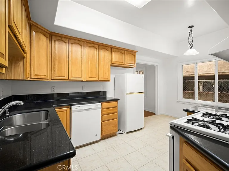 216-218 E Windsor Rd #1 — Photo 10