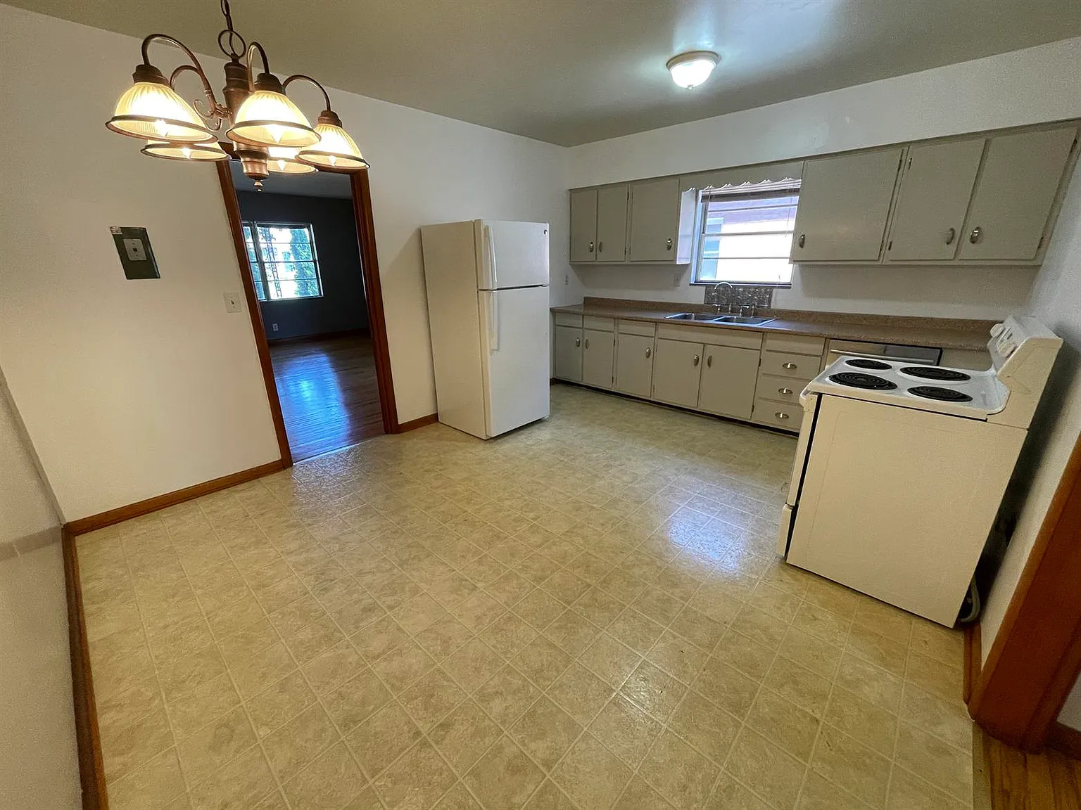 2 bed, $1,050 — Photo 4