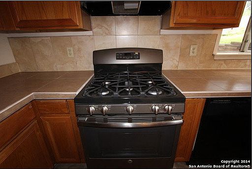 3rd image of 6826 Hillside Blf