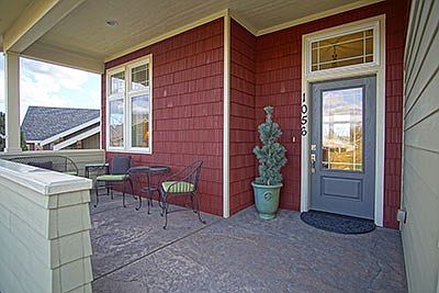 2nd image of 1056 SE Crestlane Dr