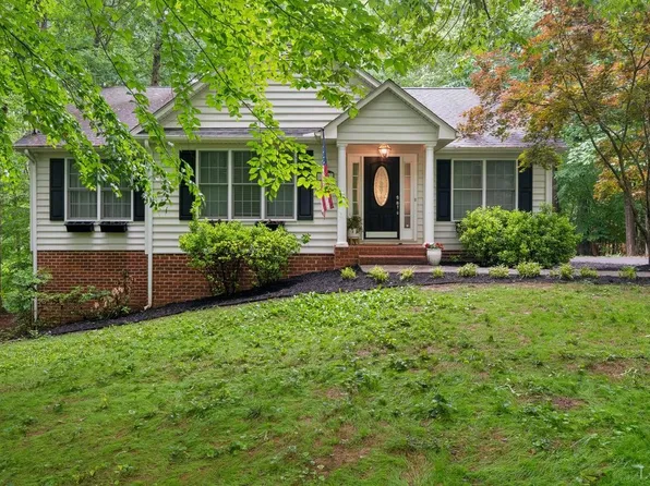 313 Peters Dr, Forest, VA 24551
