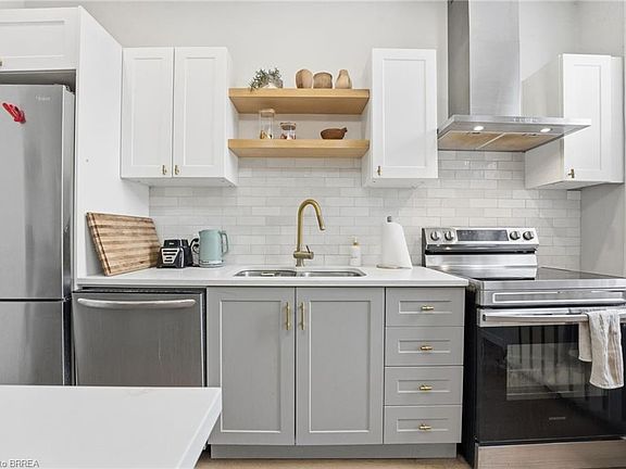 4th image of 220 Nelson St