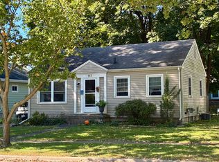 913 N Hickory St, Owosso, MI 48867