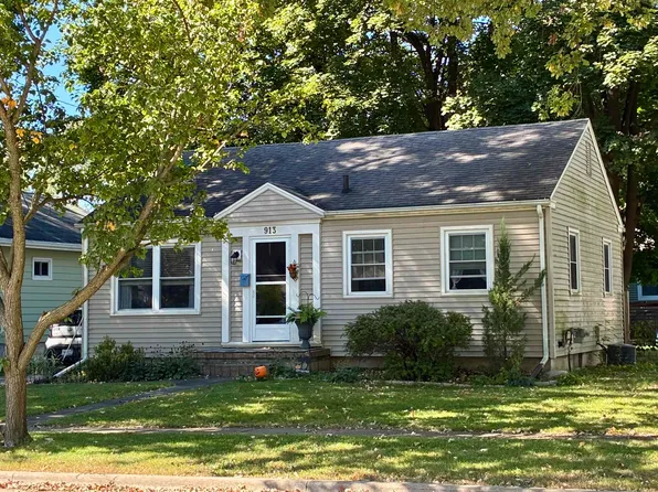 913 N Hickory St, Owosso, MI 48867