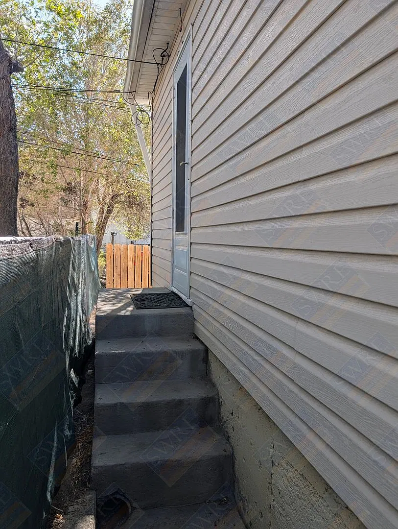 915 Lee St — Photo 1