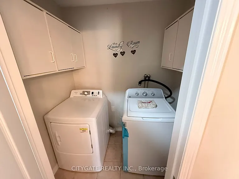 124 Crystalview Cres E — Photo 15