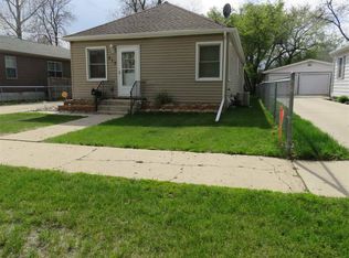 513 12th St NW, Minot, ND 58703