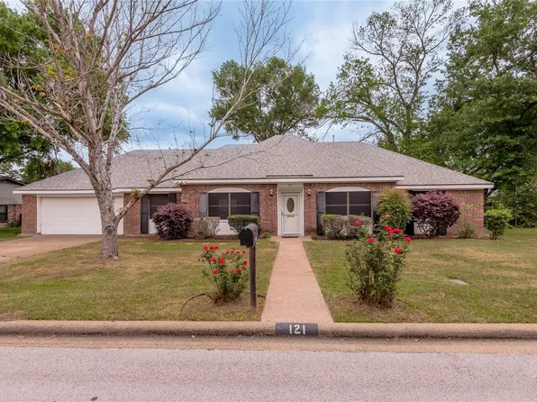 121 Elmwood St, Huntsville, TX 77320