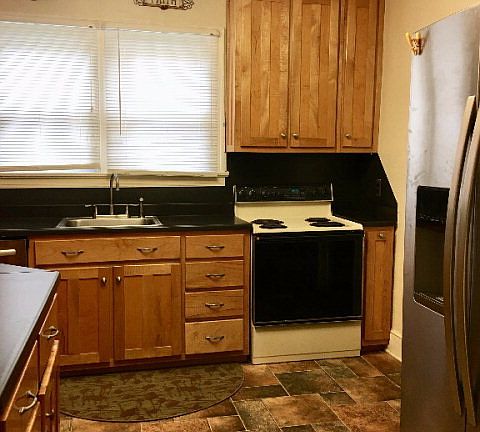 4th image of 834 Hundley St