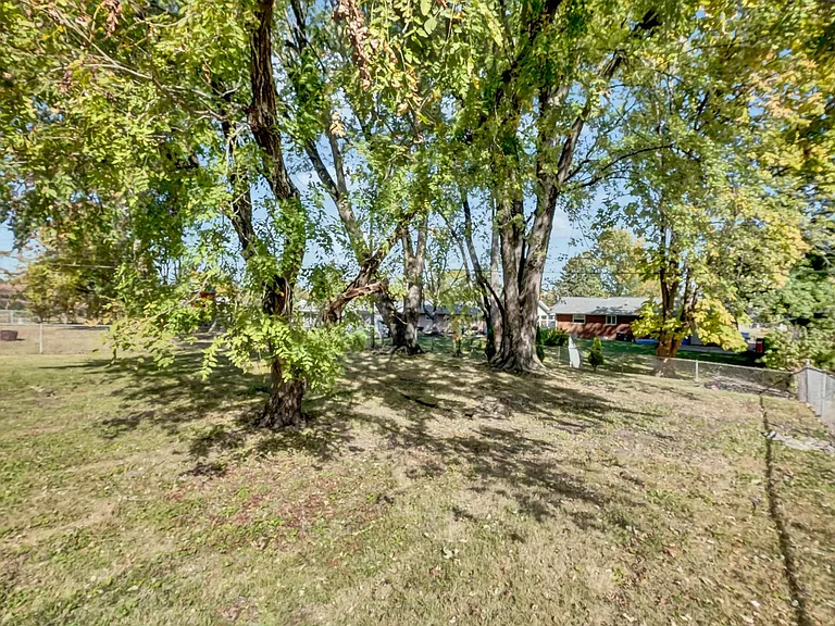 1505 Miller Dr — Photo 24