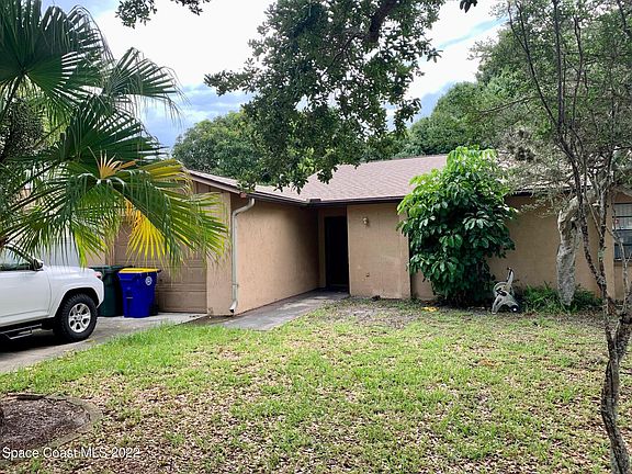 3rd image of 827 & 829 Poinciana St