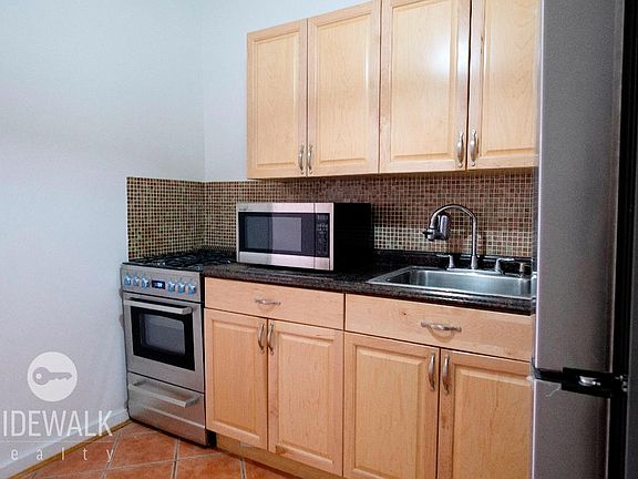 3rd image of 315 Eckford St APT 4L