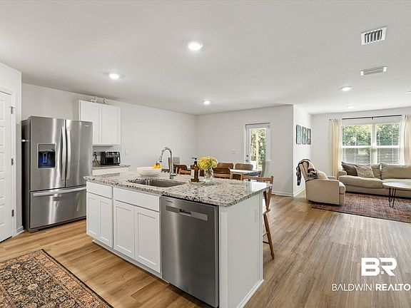 4th image of 13557 Paris Cir