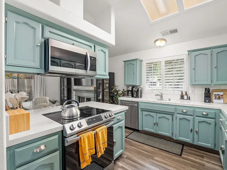1126 N Purdue Ave — Photo 32